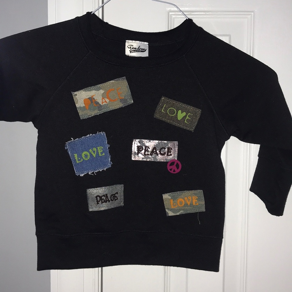 Random hearts black shirt